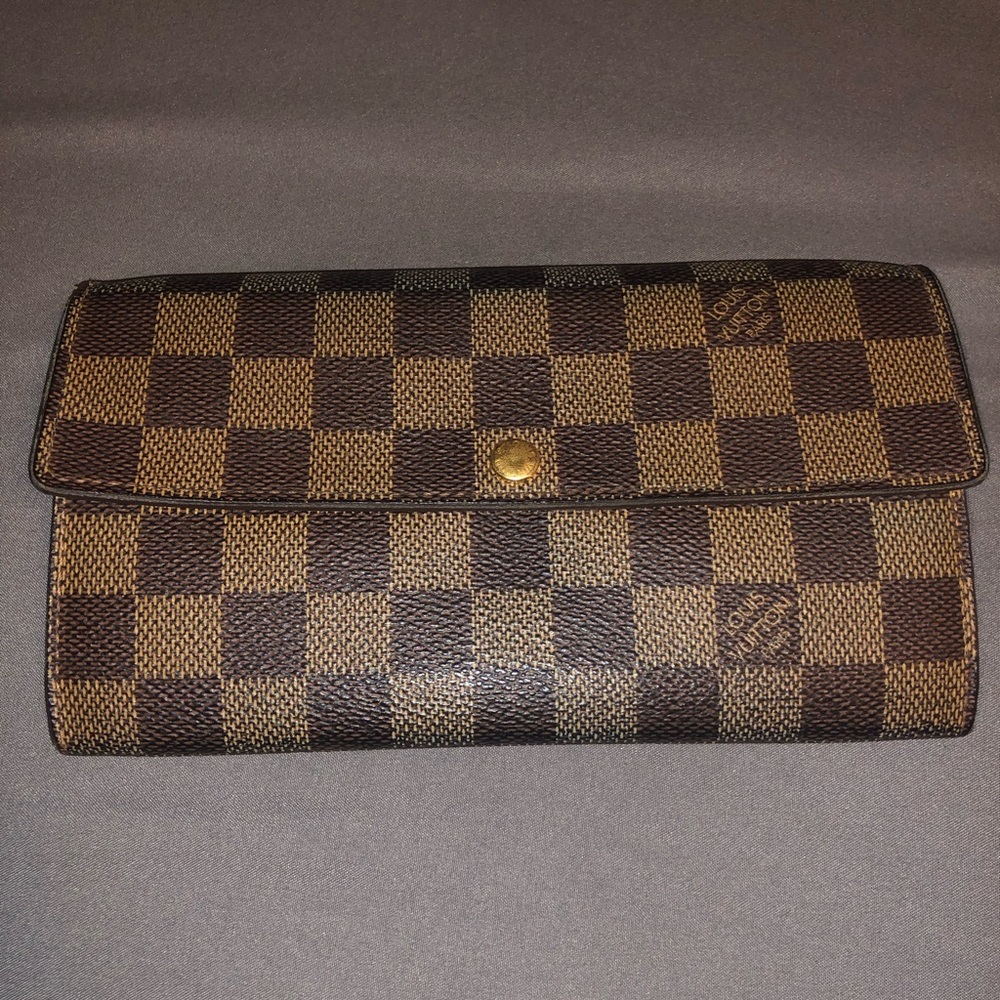 Authentic Louis Vuitton Sarah wallet damier ebene
